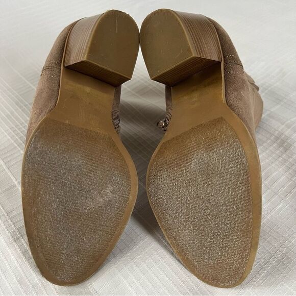 City Classified Vegan Faux Suede Mushroom Tan Ankle Boot Western Bootie Size 7 - Picture 9 of 11